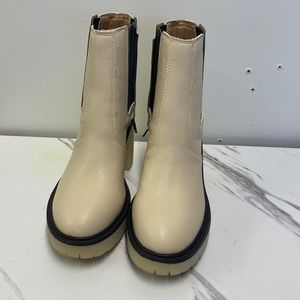 Brand new! Size 7.5 oasis society tan boots